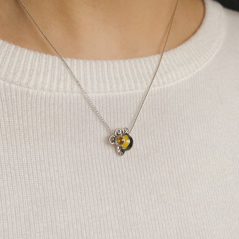 Avon Bee Bug Yellow Enamel Rhinestone Sliding Bead Minimal Silver Chain Necklace